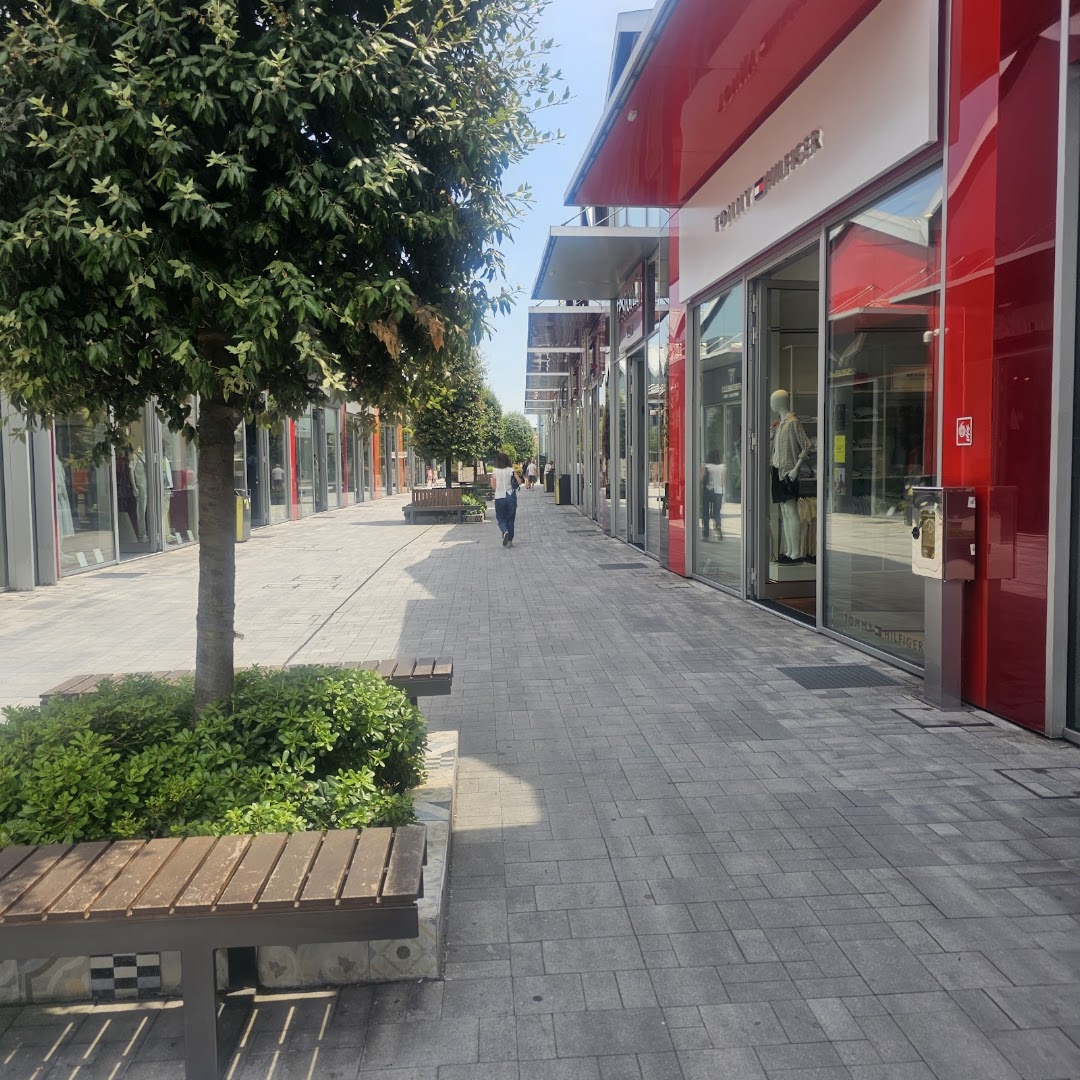 Scalo Milano Outlet & More, Locate di Triulzi