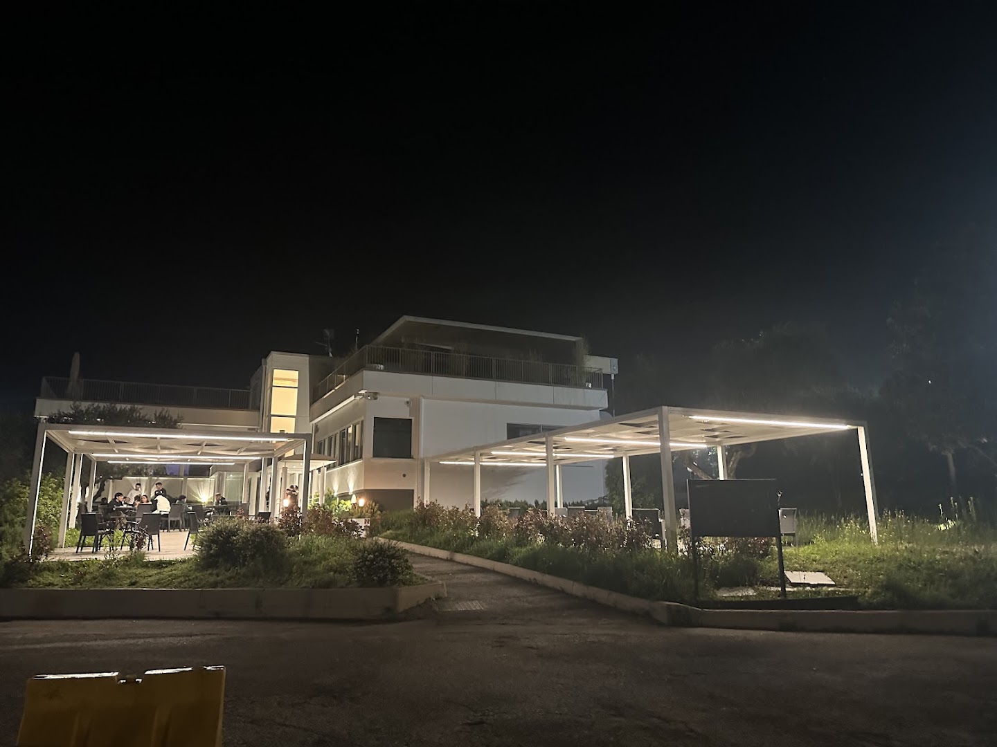 Scarlet restaurant and disco bar