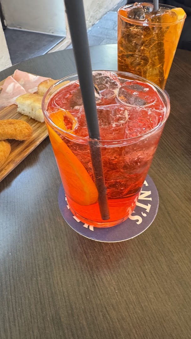 Scarlet wine cafè