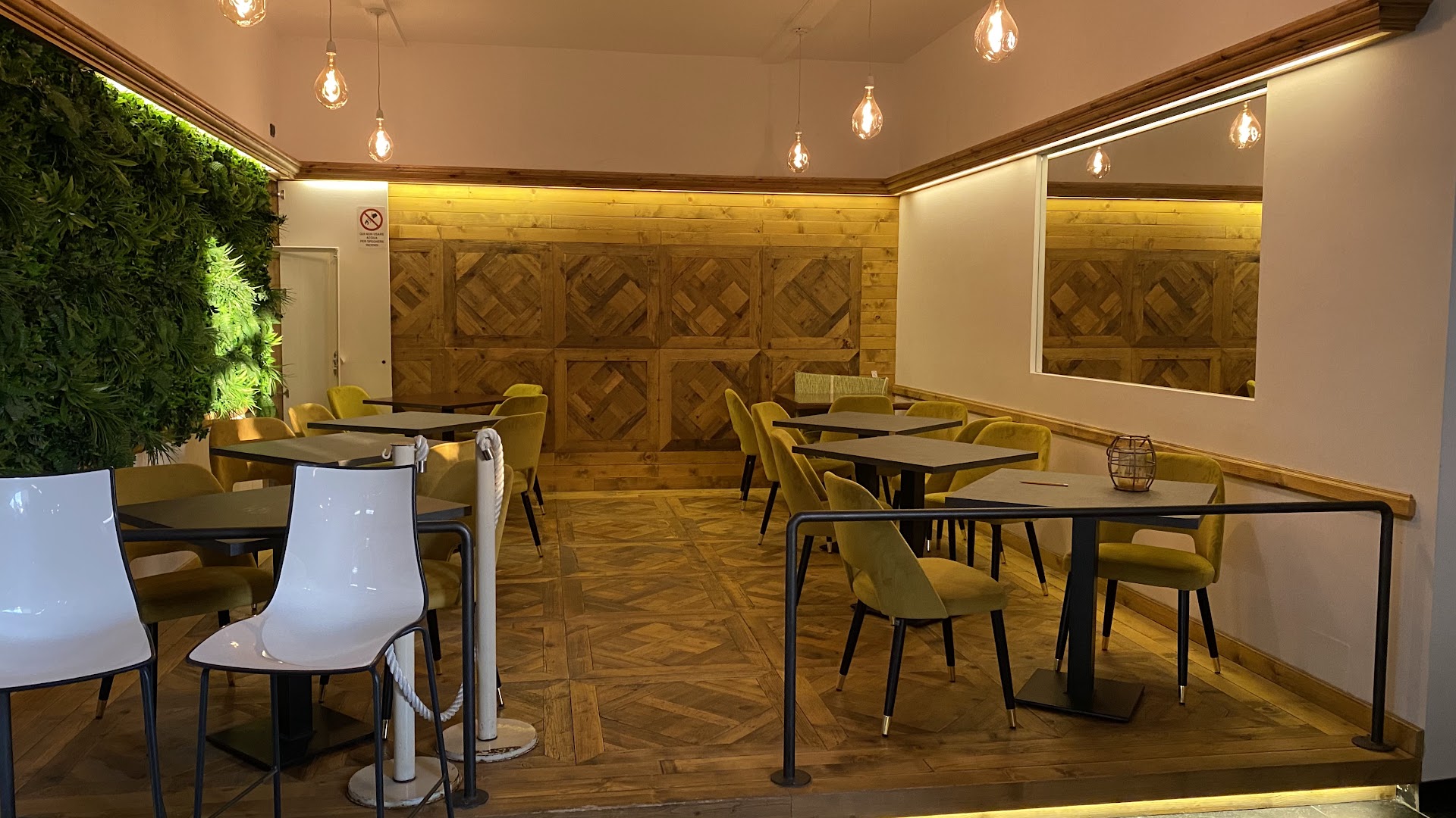 Scarlet restaurant and disco bar