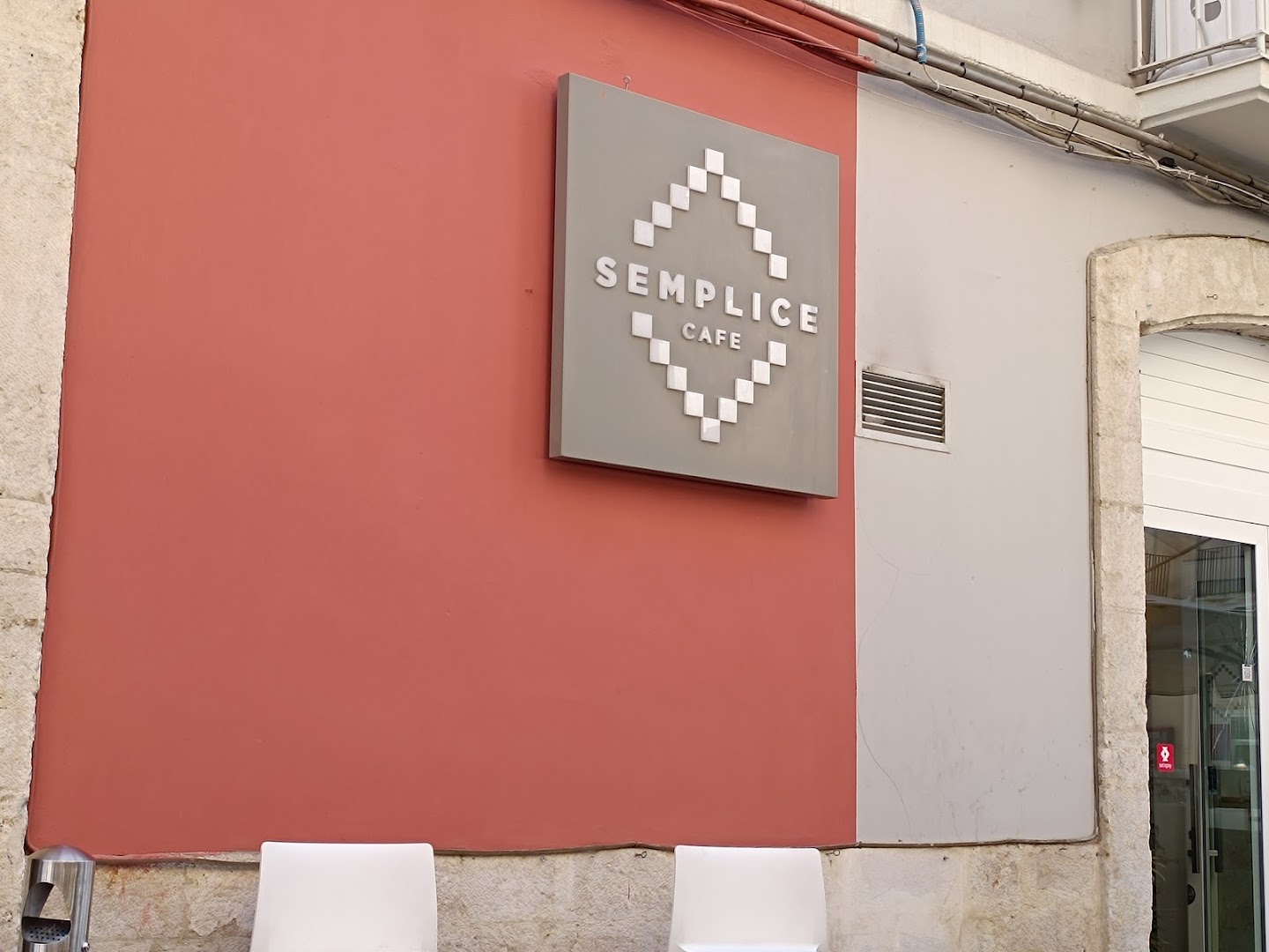 Semplice Café