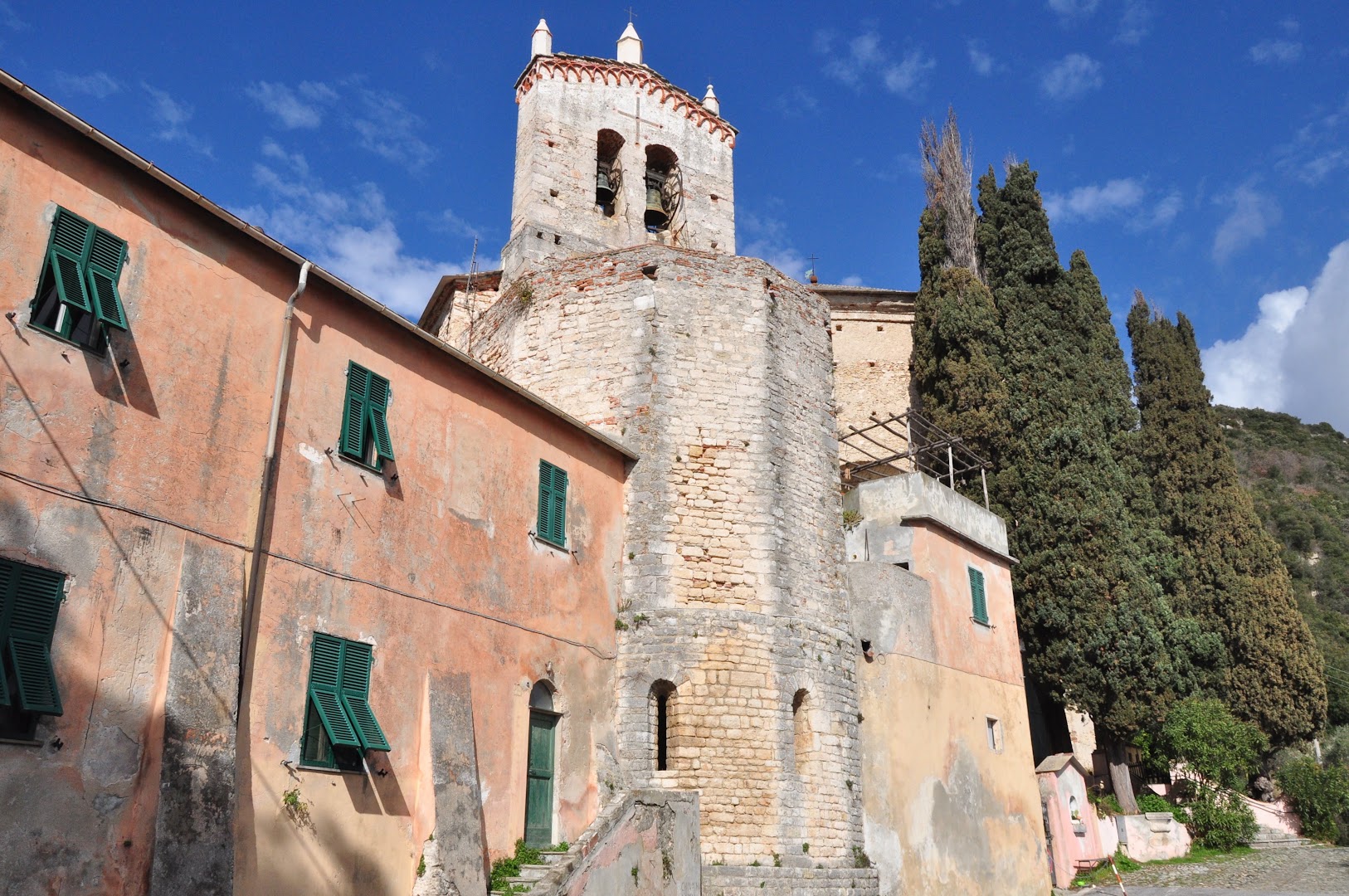 sentiero per Castrum Perticae e Sant'Antonino
