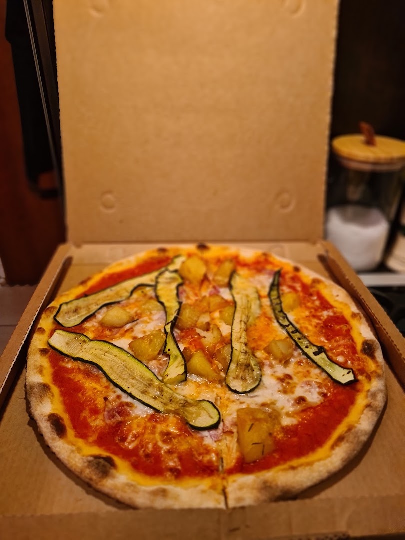 SENZA NOME TRATTORIA PIZZERIA BAR, Varese