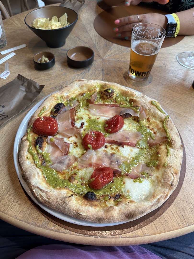Serafina, Nola