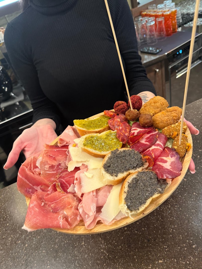 Settantaquattro 74, bar, tavola calda, paninoteca
