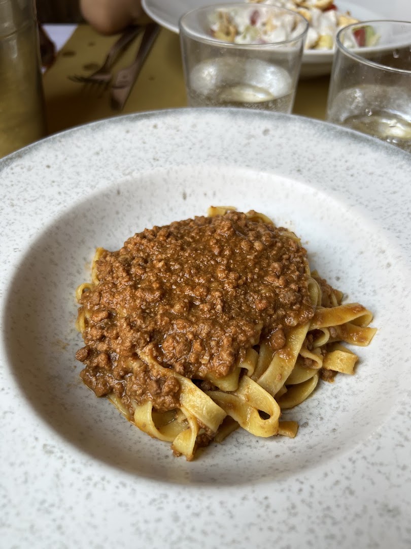 Sette Chiese - Bistrot in piazza a Bologna