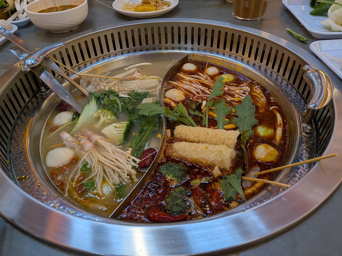Seventeen HotPot 十七門 重庆老火锅