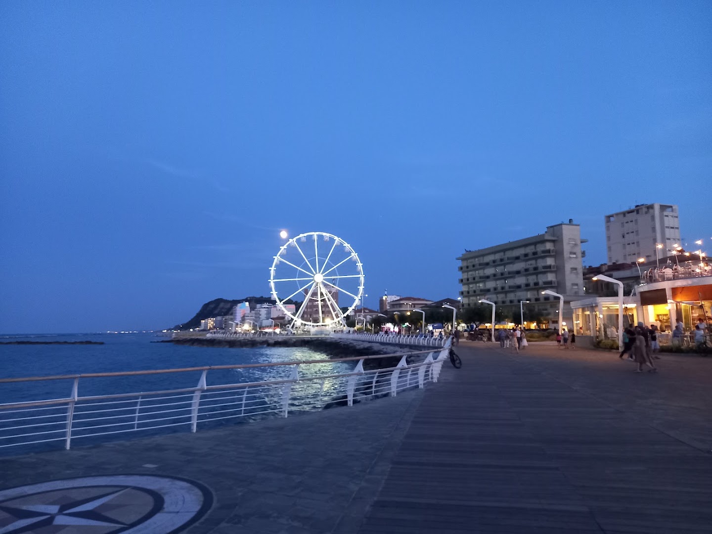 Sfera Grande di A. Pomodoro, Pesaro