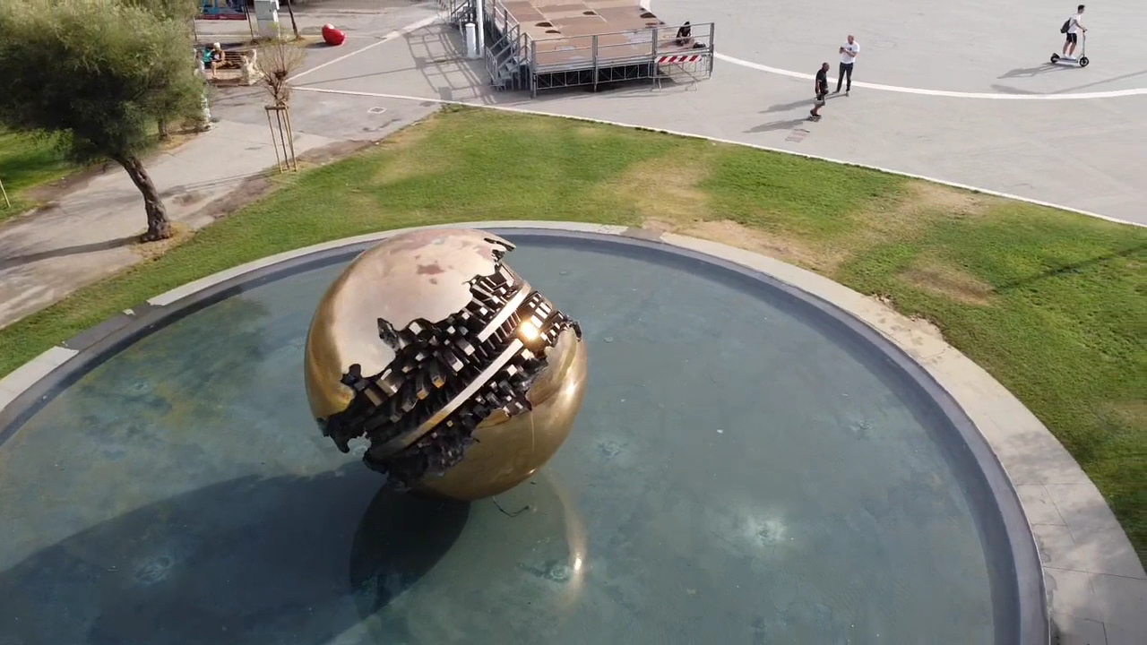 Sfera Grande di A. Pomodoro
