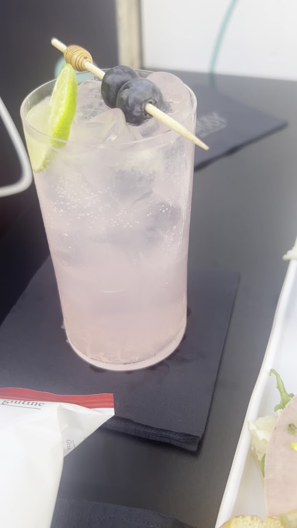 Shabby Wine & Cocktail