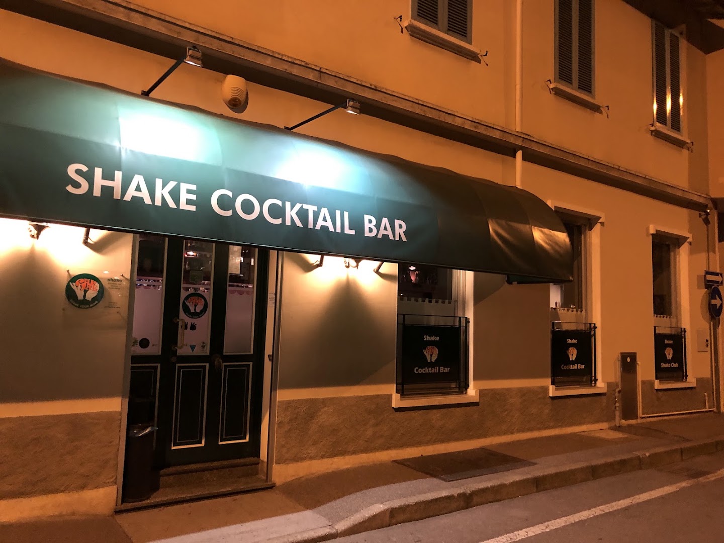 Shake Cocktail & Wine Bar