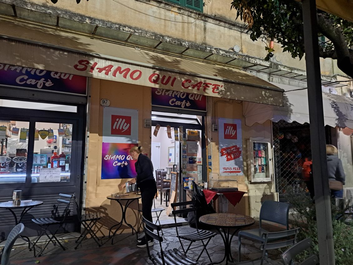 Siamo qui cafe