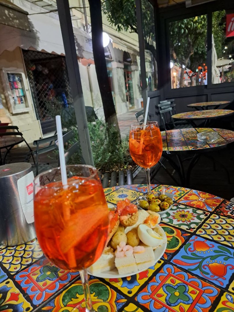 Siamo qui cafe