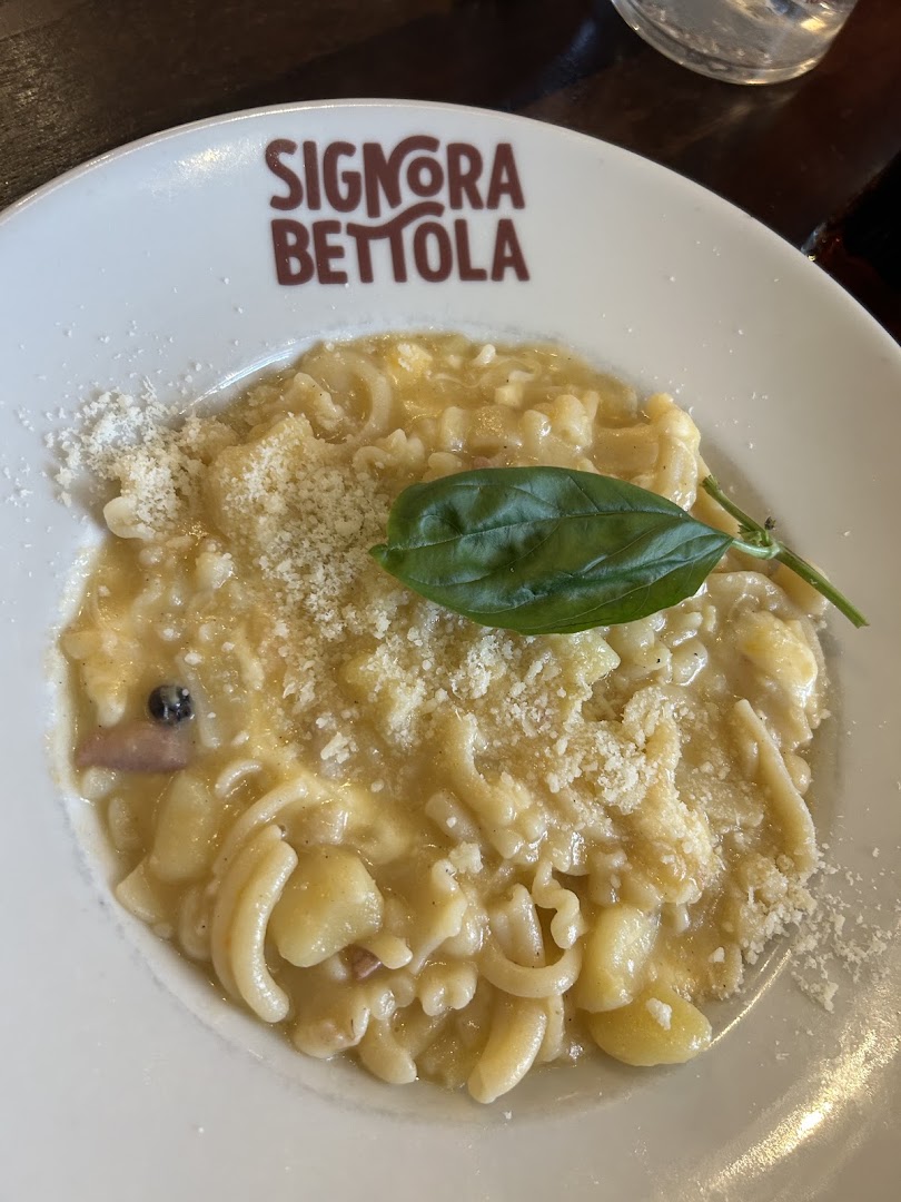 Signora Bettola - Vomero, Napoli