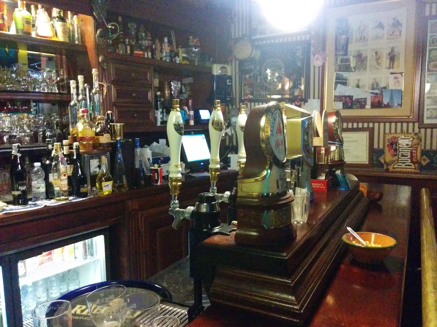 Simon Pub