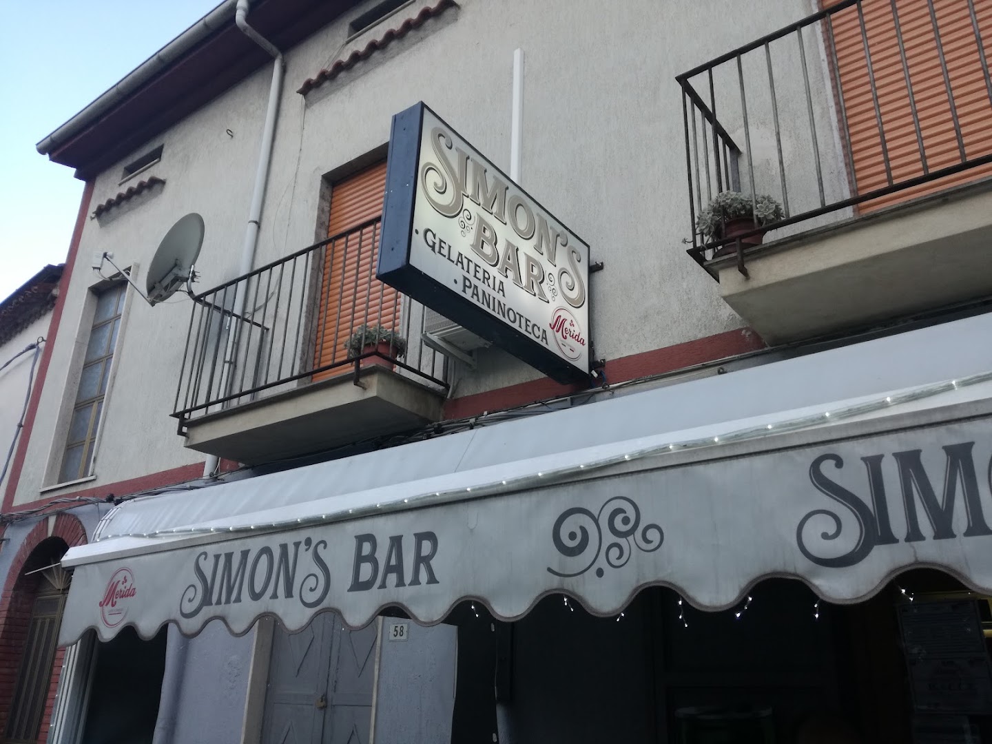 Simon's Bar