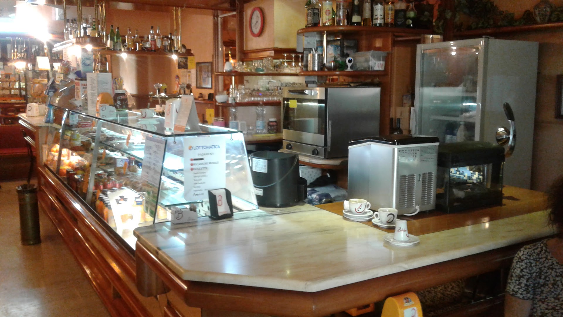 Snack Bar Bon Bon, Mira