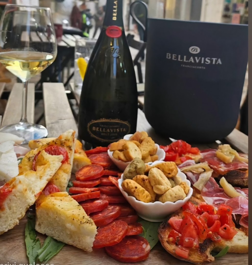 Spazio Vuoto Matera - Aperitivo e Cocktail Bar con Cucina