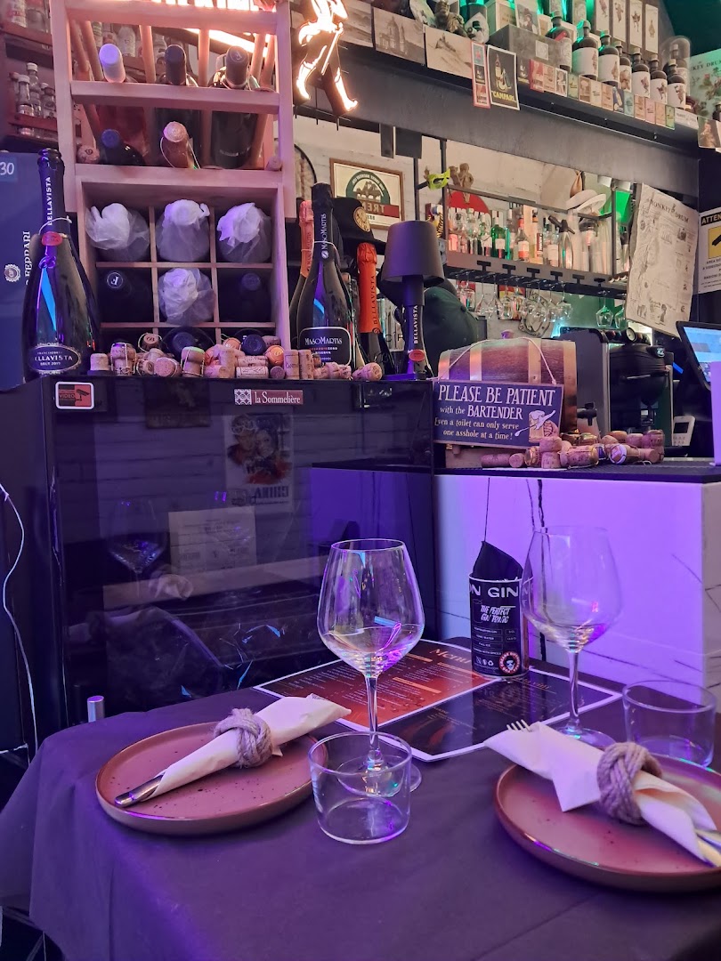 Spazio Vuoto Matera - Aperitivo e Cocktail Bar con Cucina