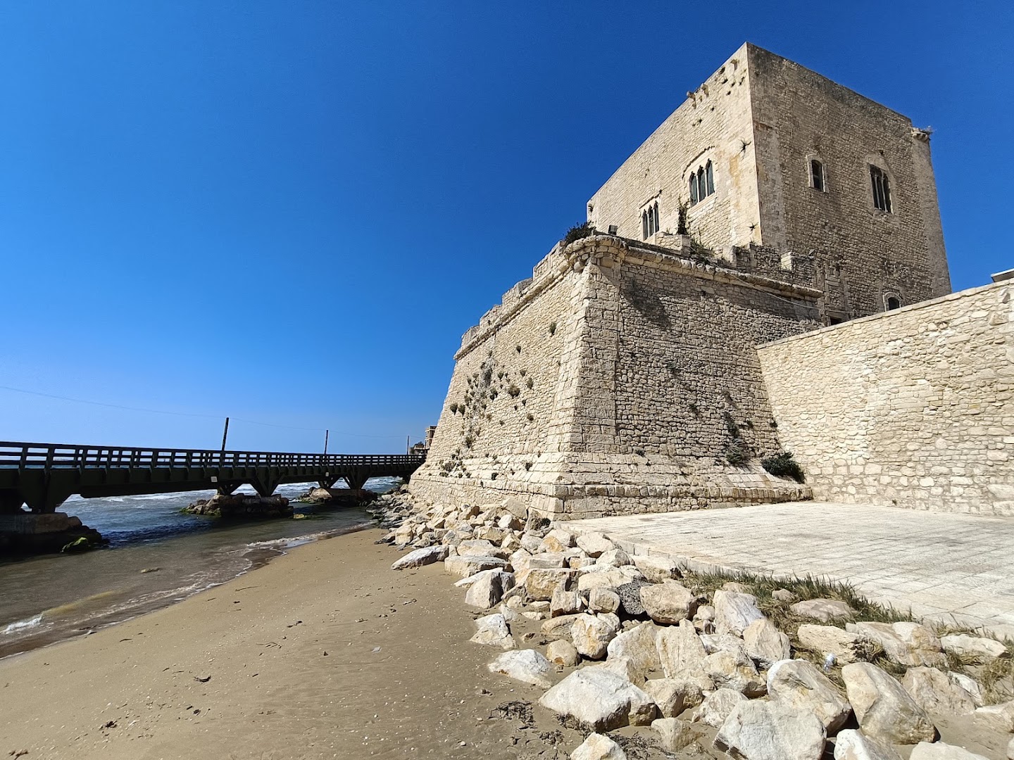 Spiaggia Pietre Nere
