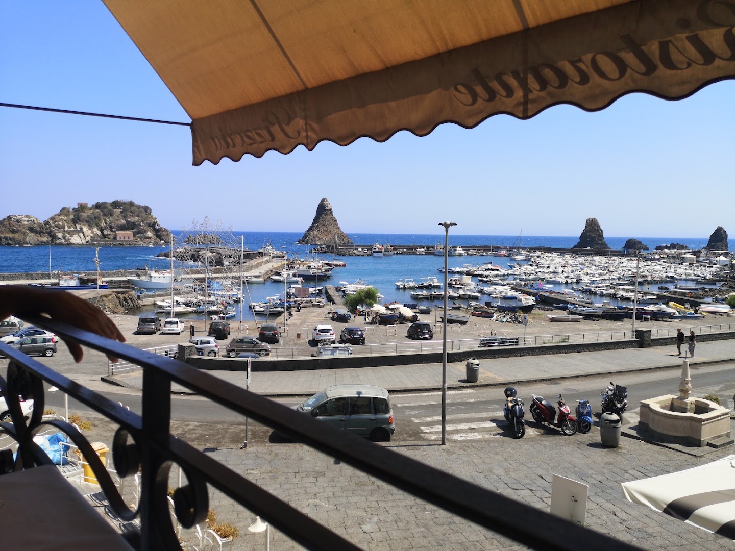Spiaggia vulcanica "San Giovanni Li Cuti"