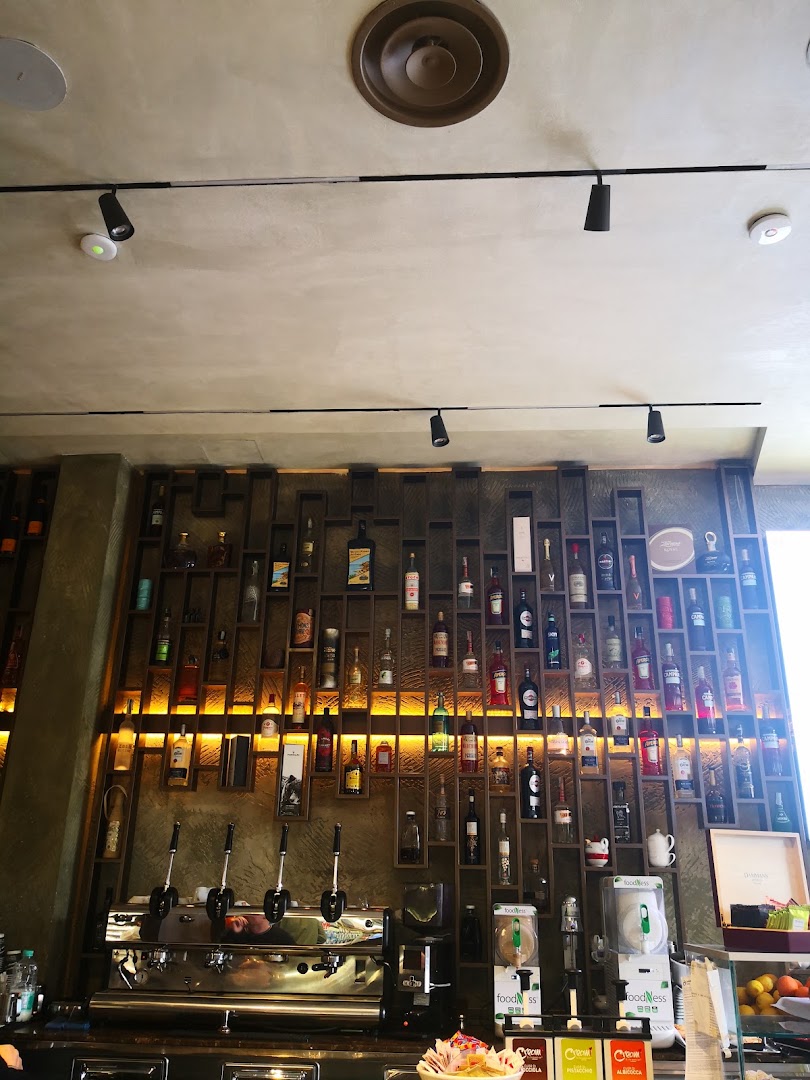 Square lounge bar