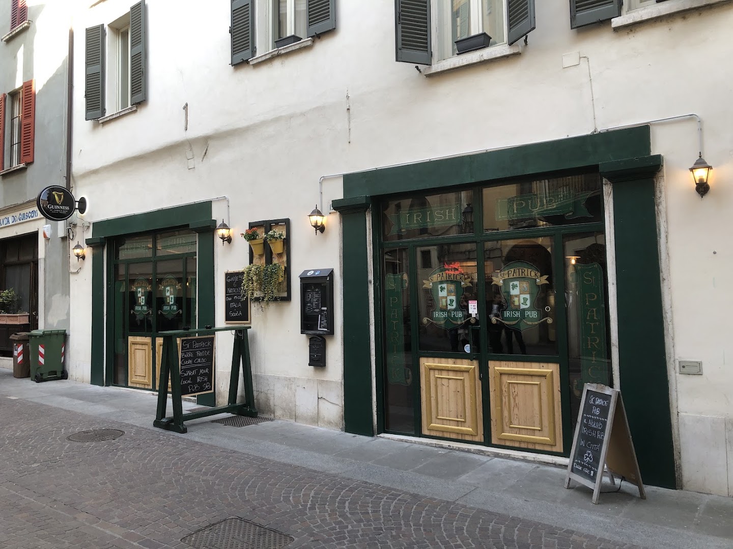 St. Patrick Irish Pub