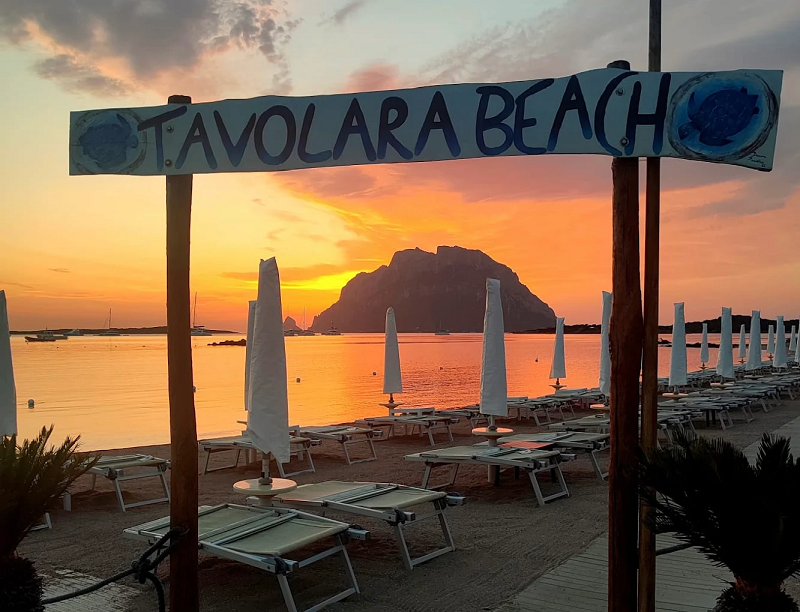 Stabilimento Balneare Tavolara Beach | Beach Bar - Noleggio Ombrelloni e Lettini