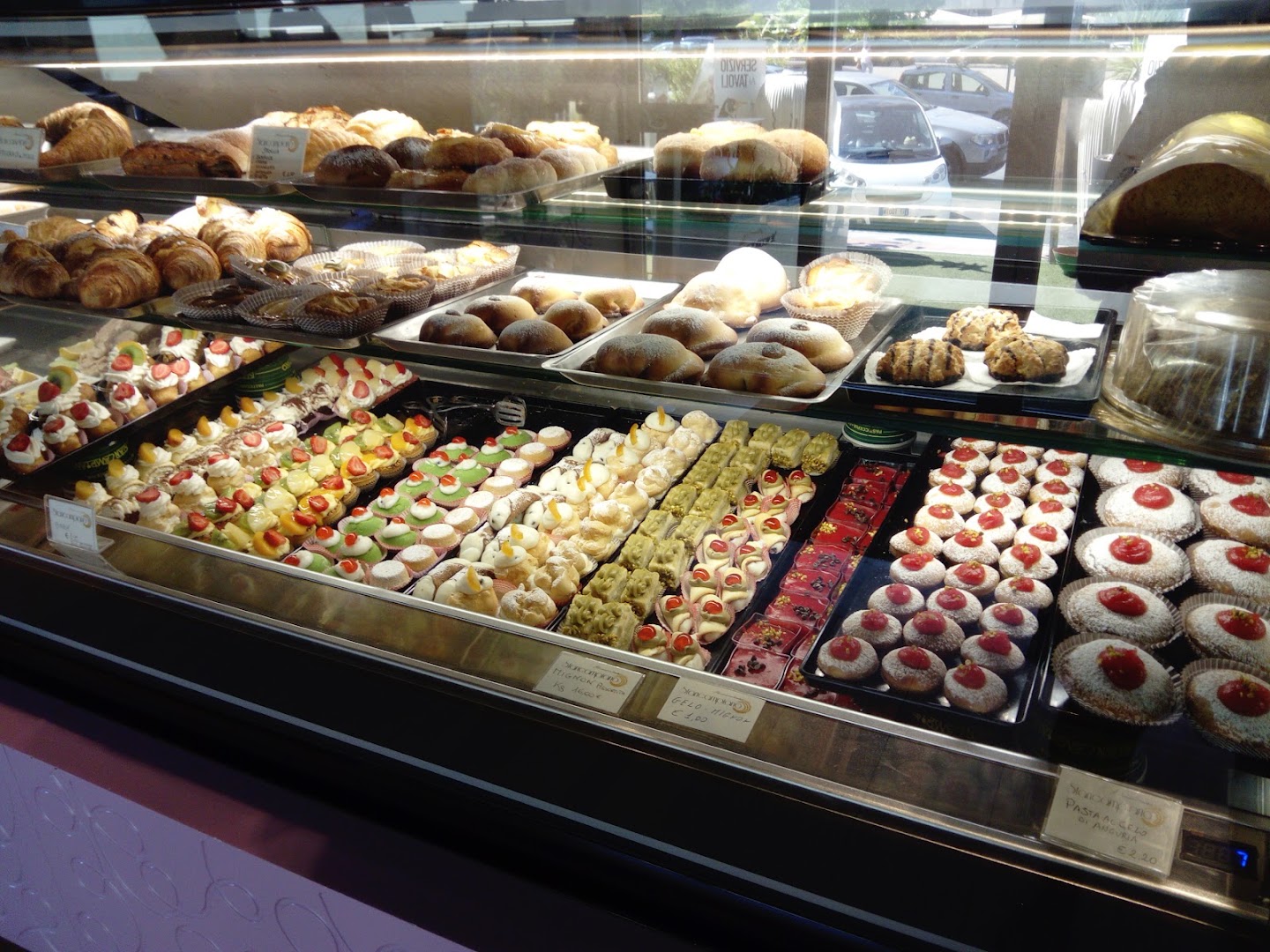Stancampiano ~ Bar-salotto - Cibo - Gelateria - Pasticceria