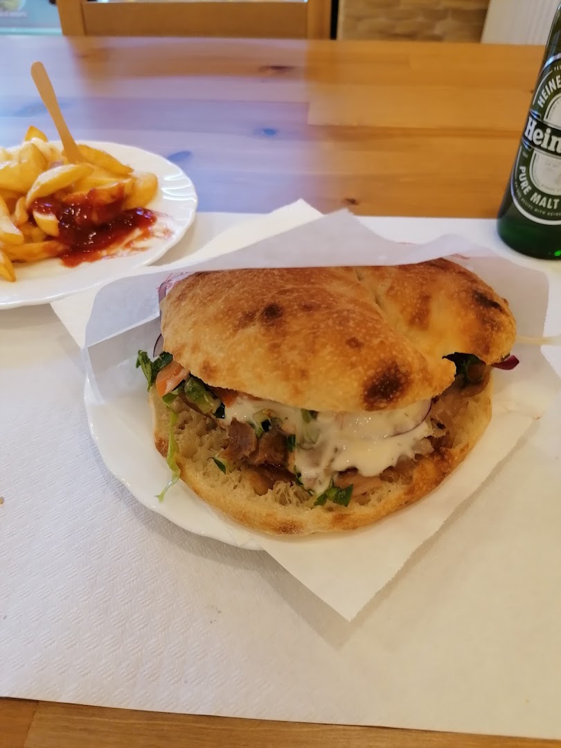 Star Istanbul Kebab pizza