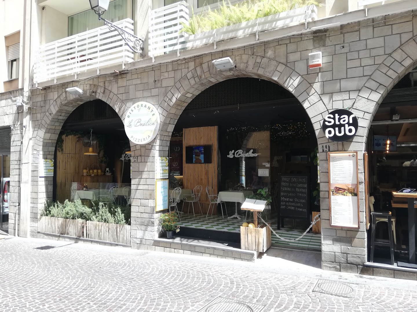 Star Pub Holy Burger