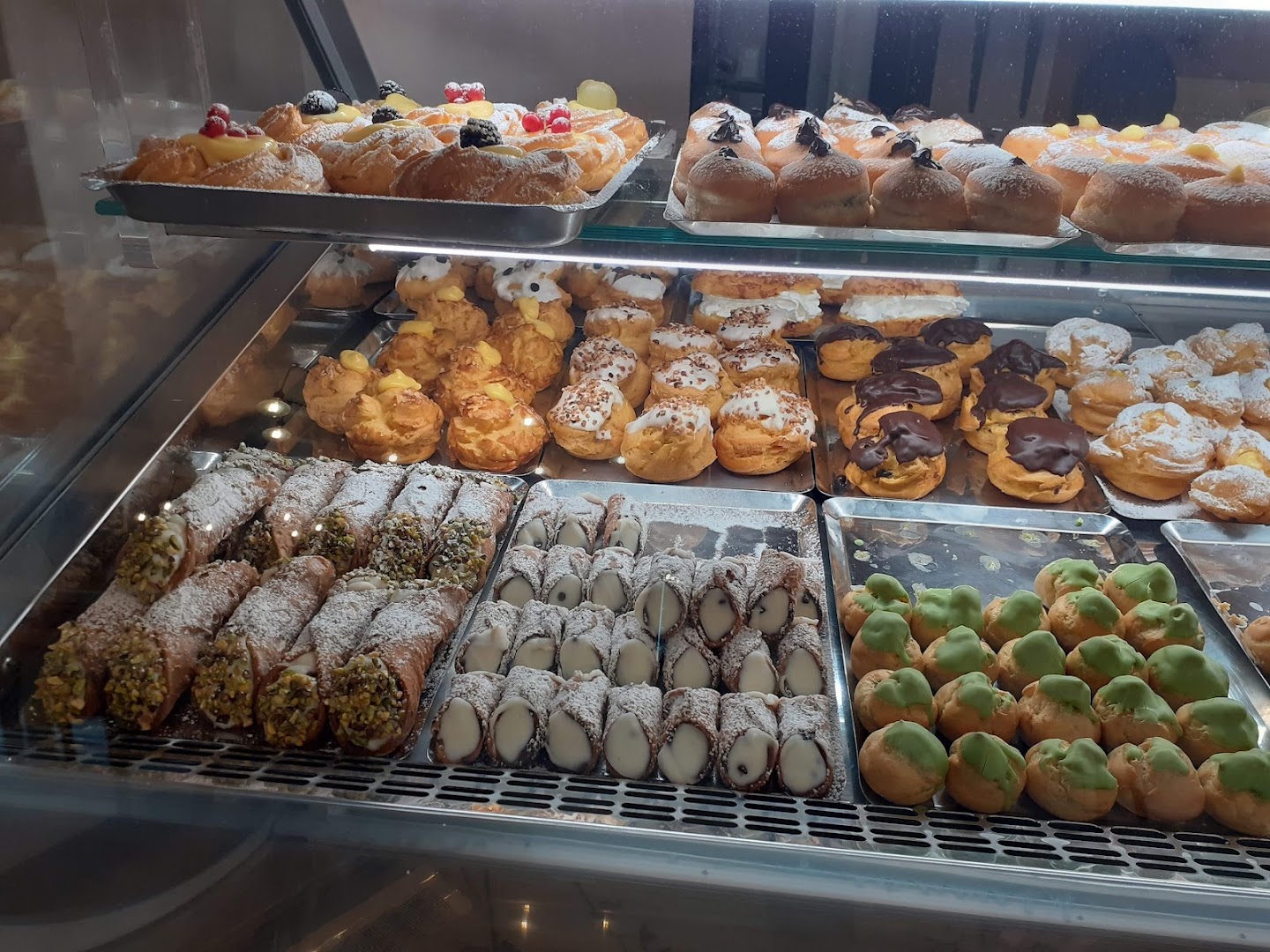 Stargate Gelateria Pasticcieria
