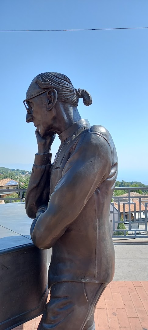 Statua di Franco Battiato e Lucio Dalla