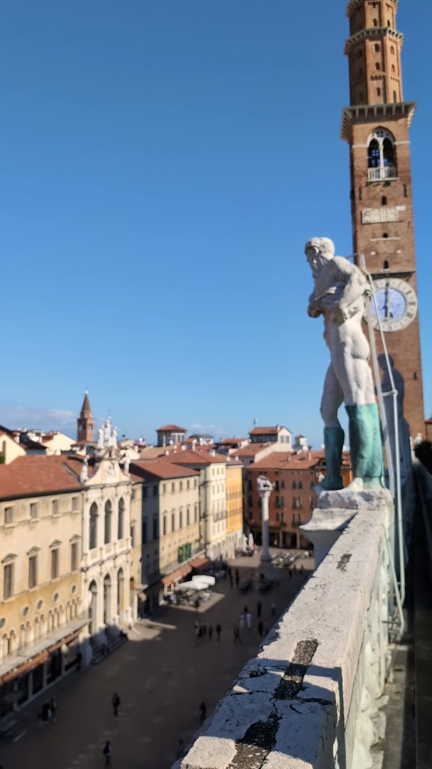 Statua Neri Pozza, Vicenza
