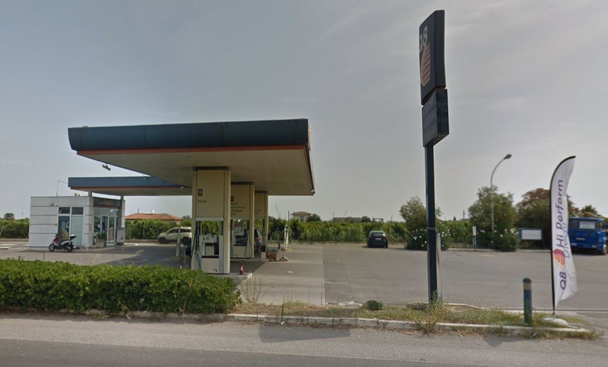 Stazione Di Servizio Q8 Di Baffa Cosmo E C