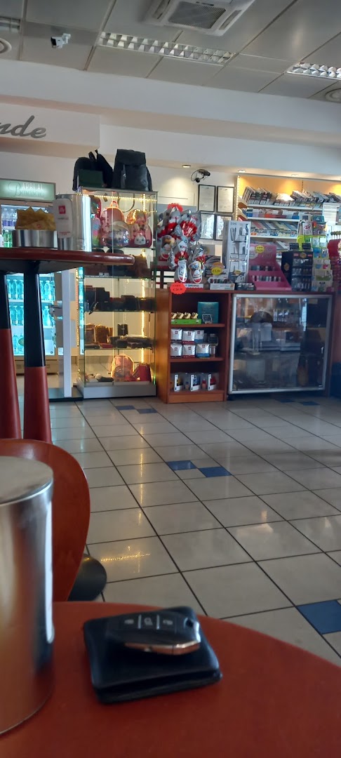 Stazione di servizio Q8 Giave ovest
