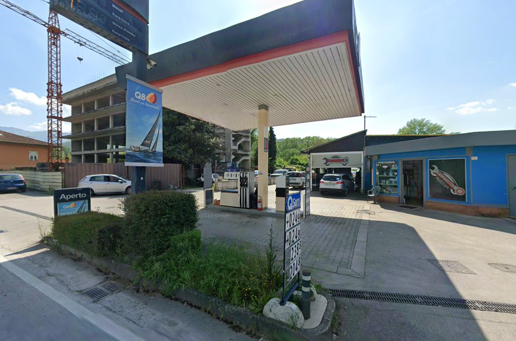 Stazione Q8 di Romeo Liberato
