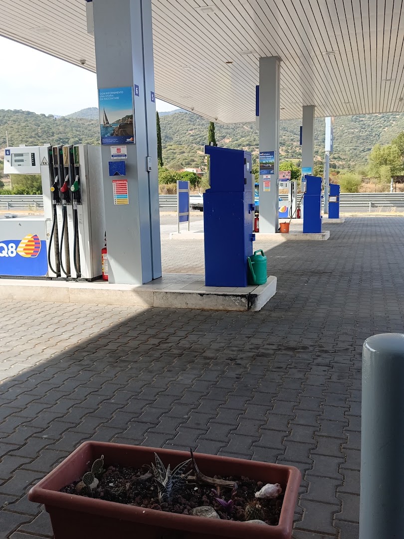 STAZIONE SERVIZIO Q8 "AL SOLITO POSTO"