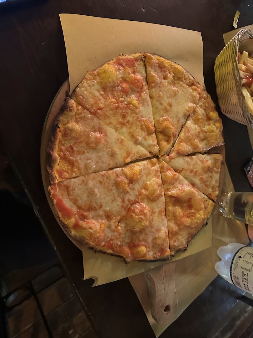 Sticky Fingers Pub-Pizzeria