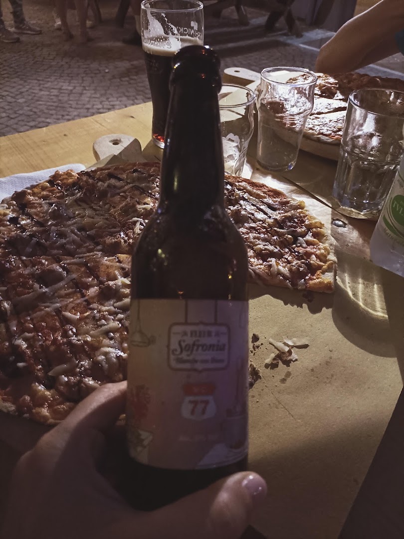 Sticky Fingers Pub-Pizzeria