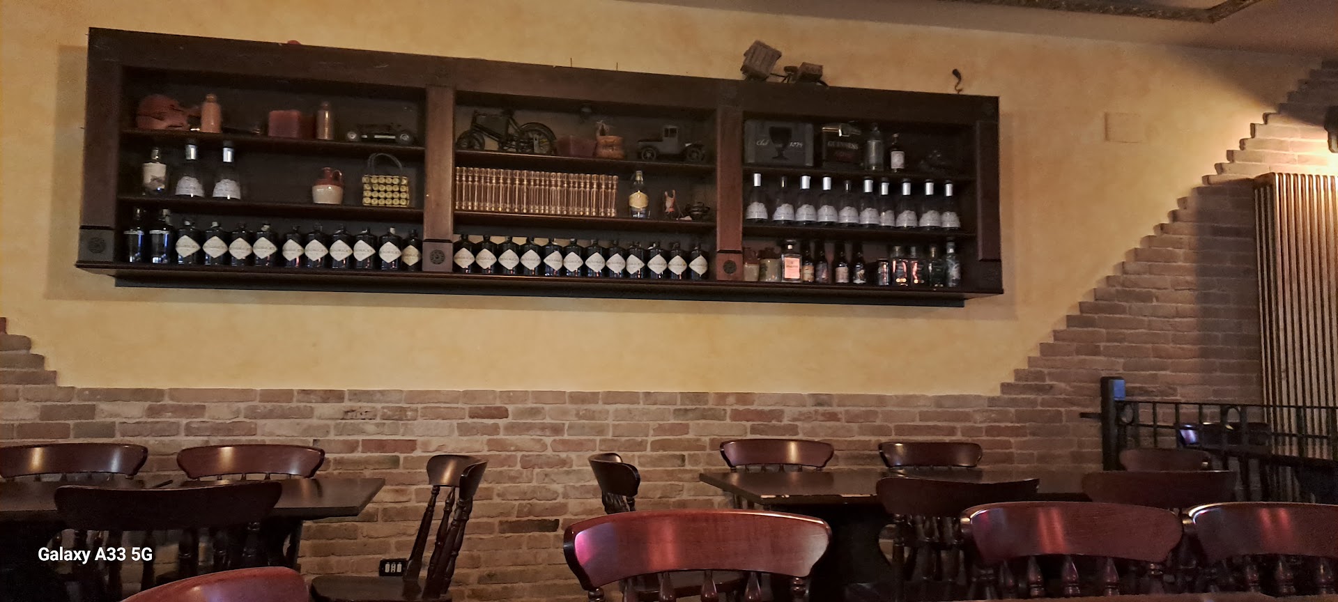 Sticky Fingers Pub-Pizzeria