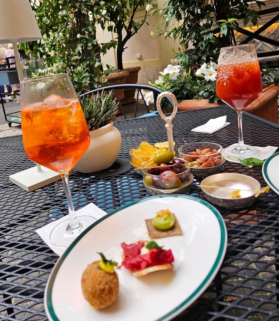 Stravinskij Bar, Roma