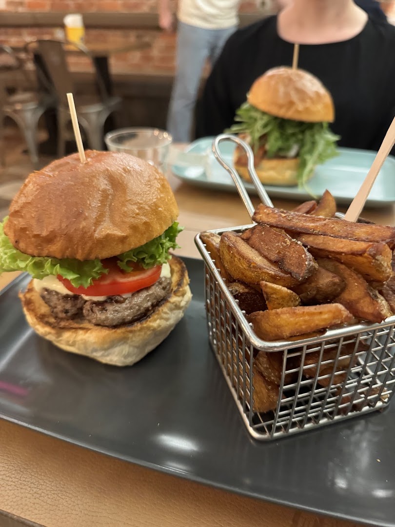 StrEat -Burger Bar & Restaurant