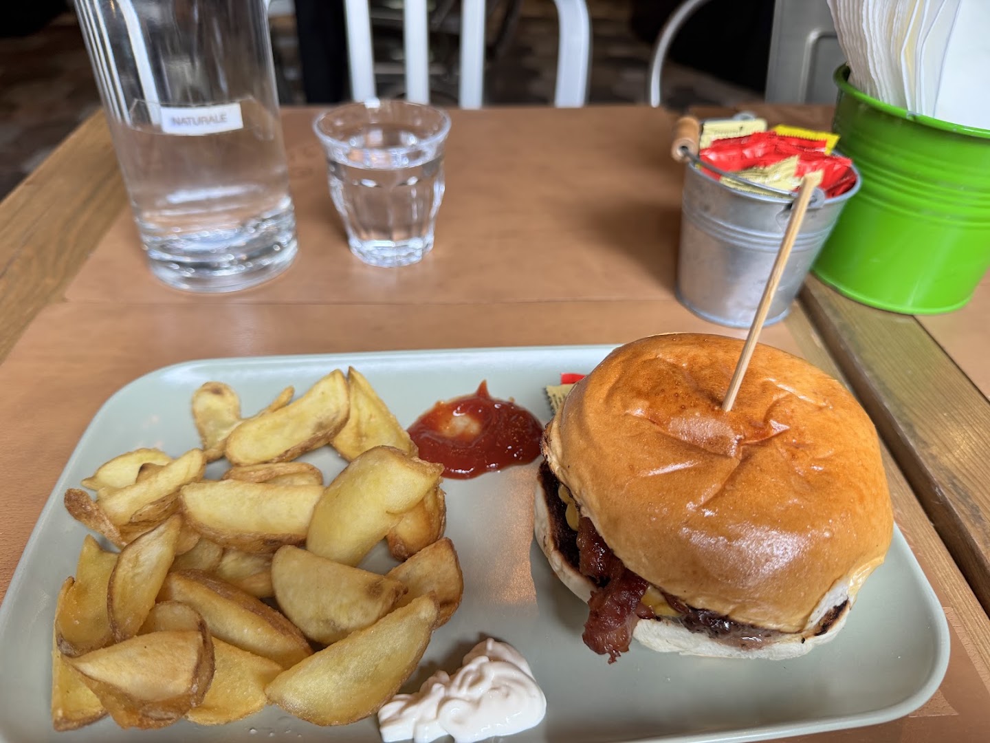 StrEat -Burger Bar & Restaurant