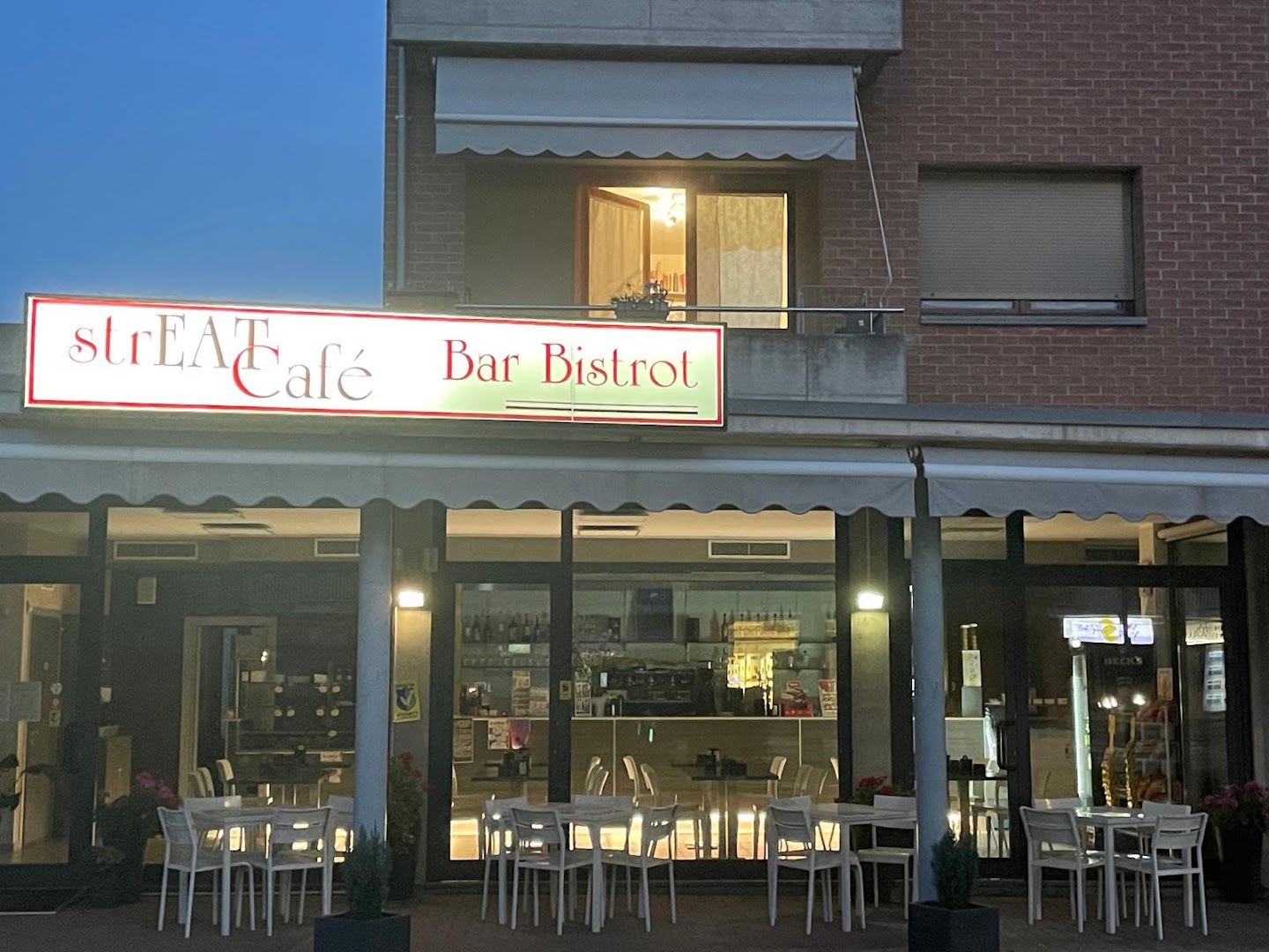 strEAT Cafè Bar & Bistrot