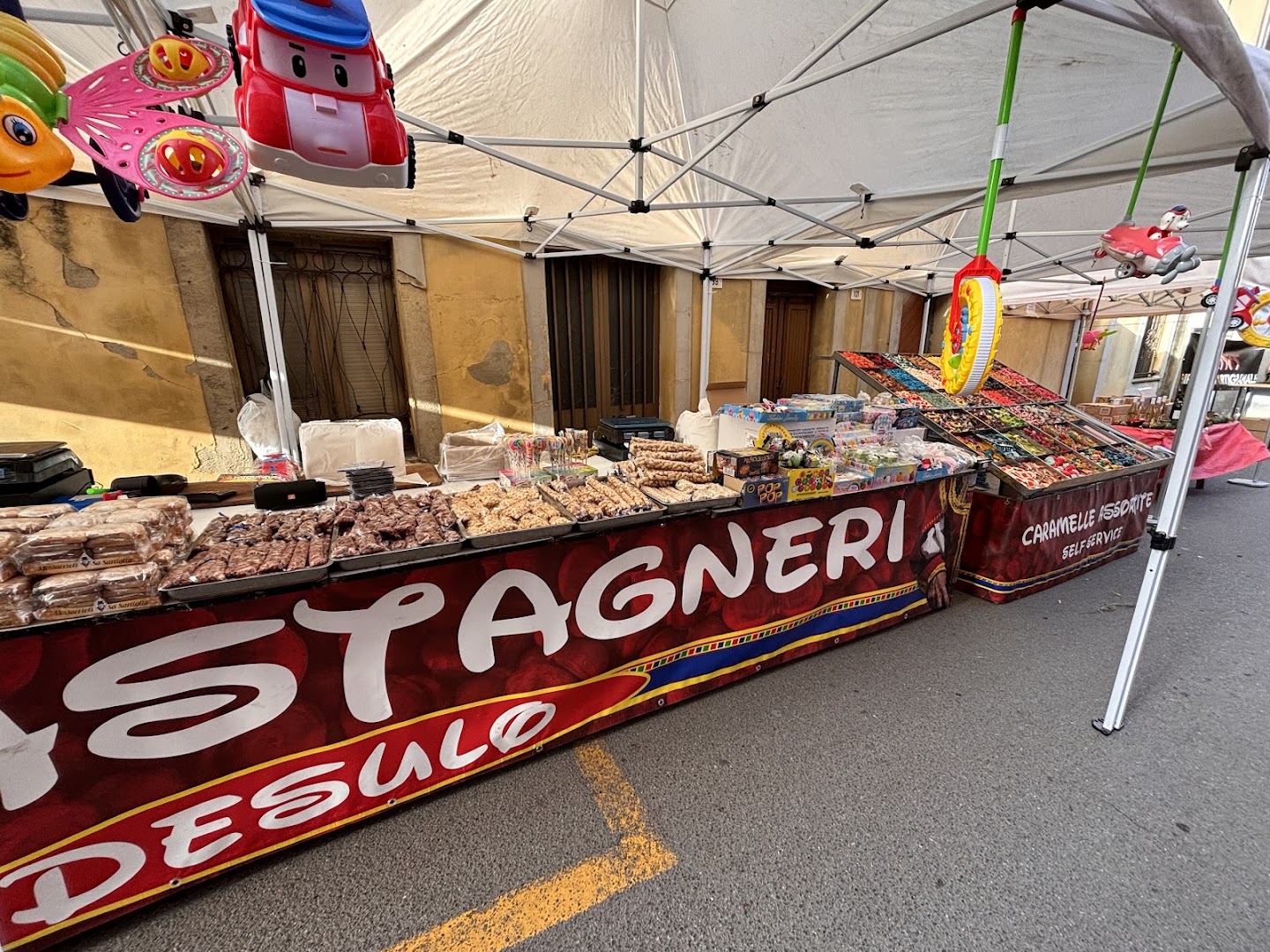 Su Castagneri, torrone, dolciumi e frutta secca
