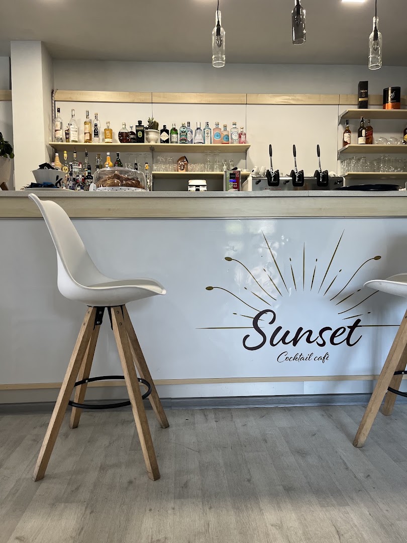 Sunset Cafe'