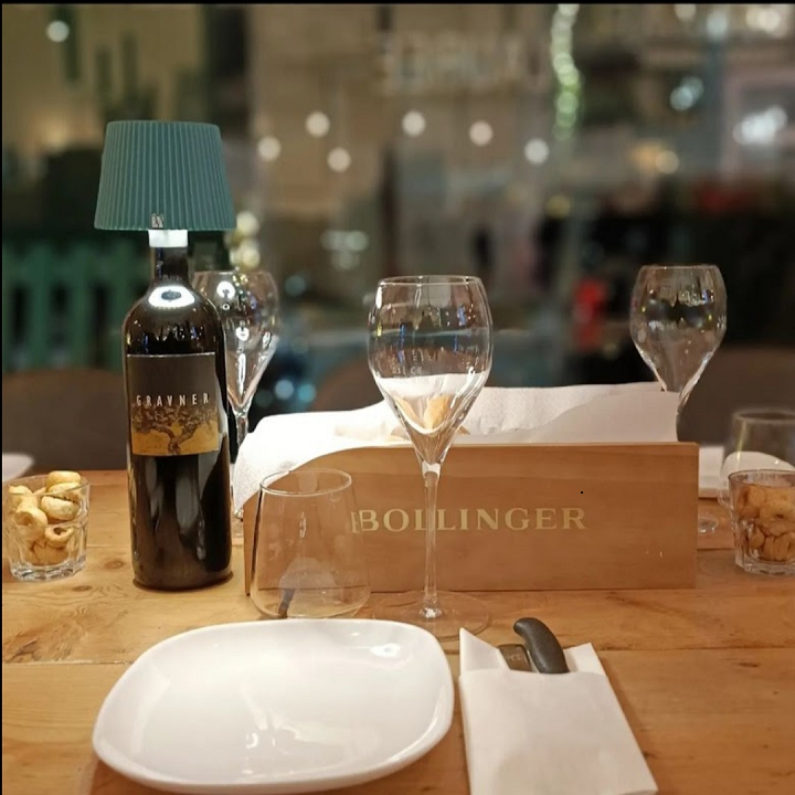 SUPERBAR ENOTECA WINE BAR