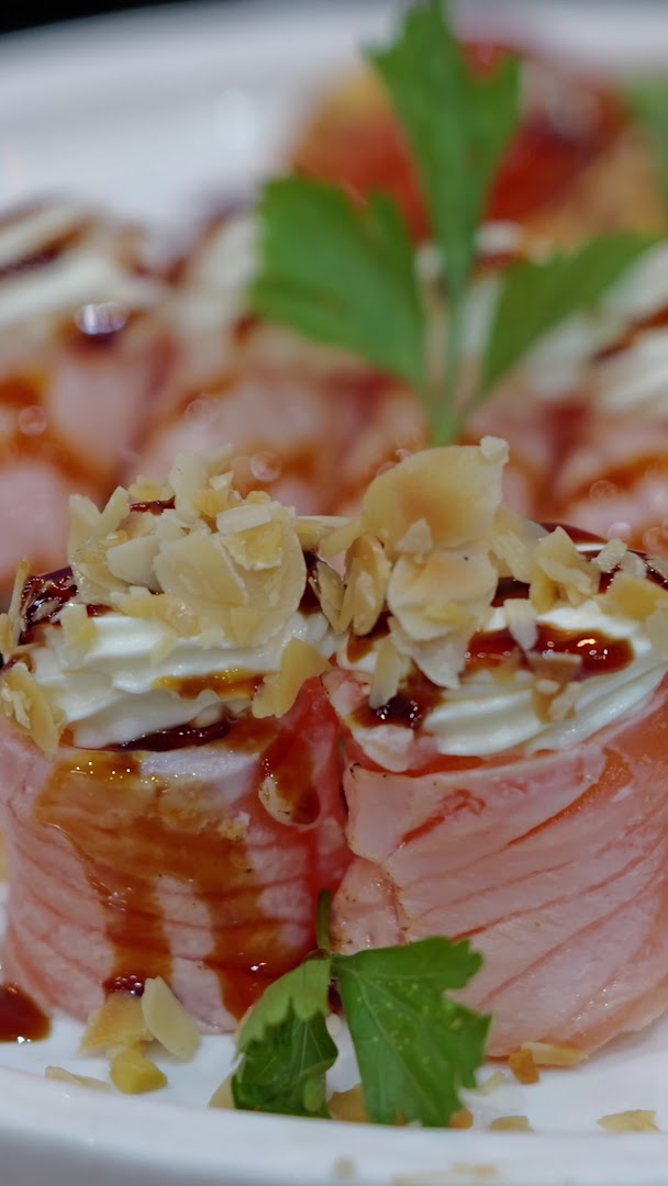 Sushi Ying davoli, Davoli