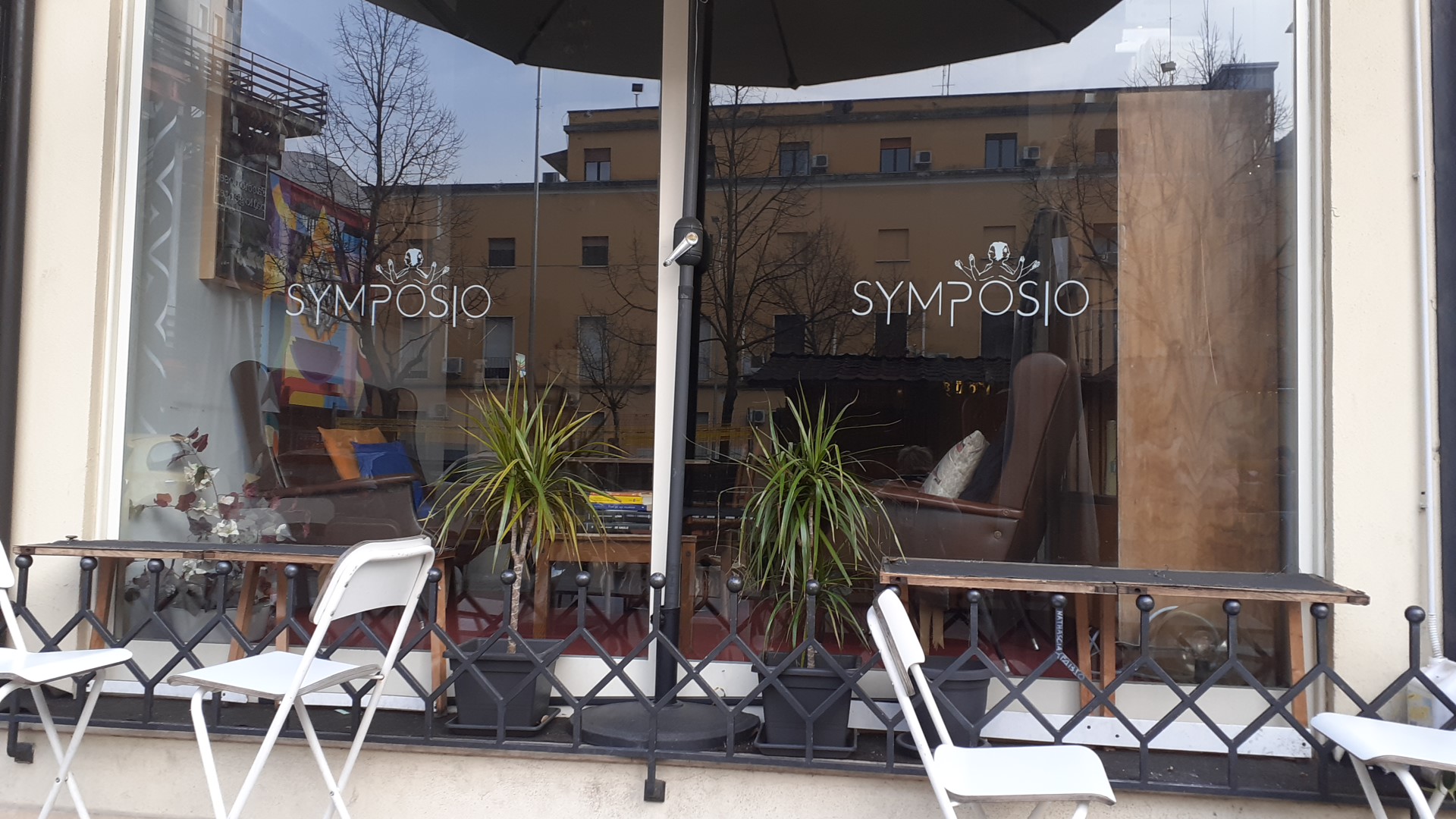 Symposio, context cafè